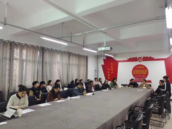 中国语言文学系顺利进行考研复试指导会 2